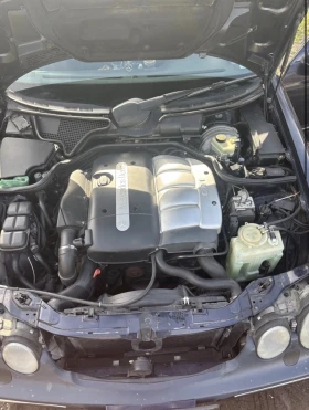 Mercedes-Benz E 220, снимка 10