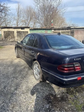 Mercedes-Benz E 220, снимка 2