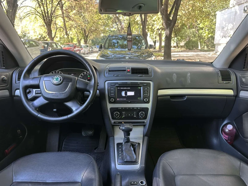 Skoda Octavia 1.6, снимка 8 - Автомобили и джипове - 47494725