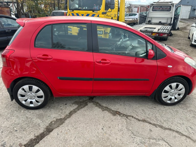 Toyota Yaris 1.3 бен Автоматик, снимка 8 - Автомобили и джипове - 52553002