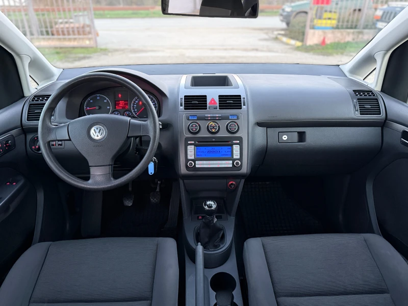 VW Touran 1.9TDI* 90к.с* 6скорости* РЕАЛНИ КИЛОМЕТРИ* , снимка 14 - Автомобили и джипове - 52617284