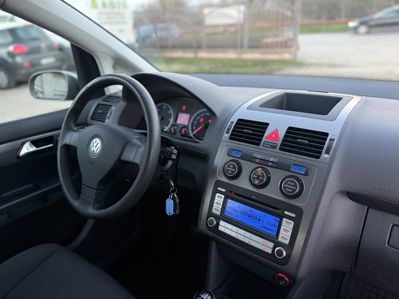 VW Touran 1.9TDI* 90к.с* 6скорости* РЕАЛНИ КИЛОМЕТРИ* , снимка 15 - Автомобили и джипове - 52617284