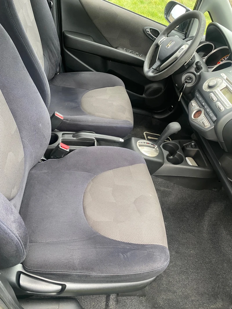 Honda Jazz 1, 4 Автоматик 8 бр гуми с джанти Швейцария!!!, снимка 9 - Автомобили и джипове - 52875377