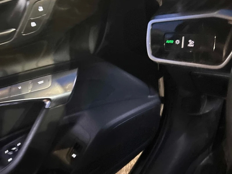 Audi A6 Progressiv  CARFAX, снимка 12 - Автомобили и джипове - 53370163