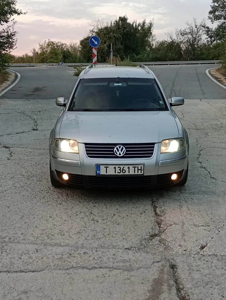 VW Passat 1.9 TDI 6 ск, снимка 1 - Автомобили и джипове - 47424292