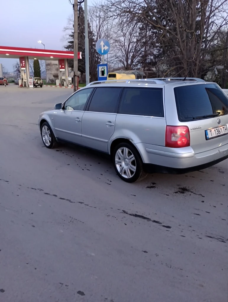 VW Passat 1.9 TDI 6 ск, снимка 2 - Автомобили и джипове - 47424292