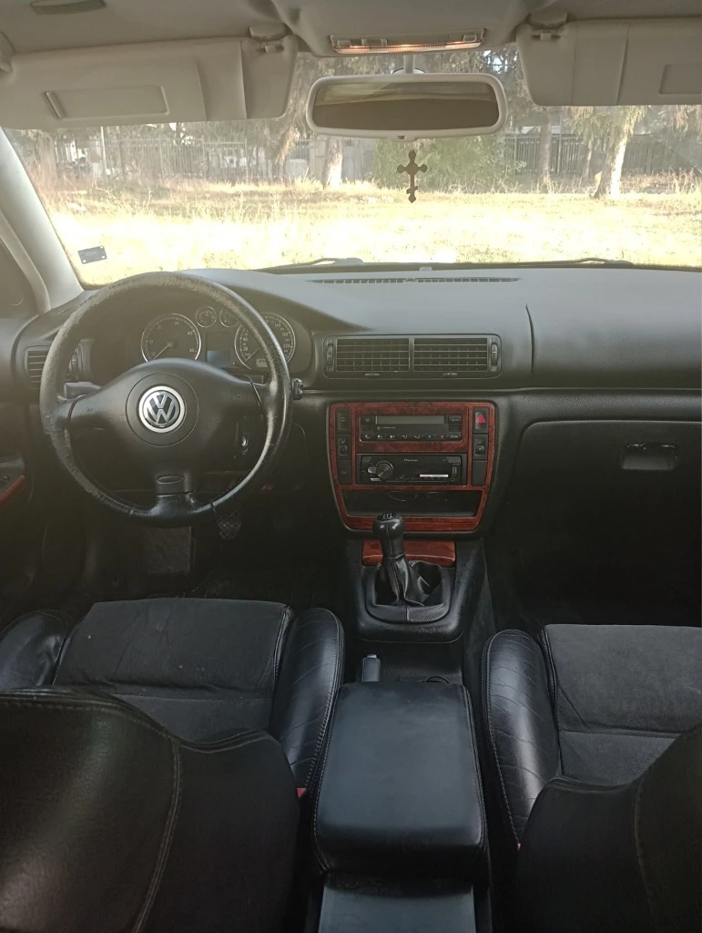 VW Passat 1.9 TDI 6 ск, снимка 8 - Автомобили и джипове - 47424292