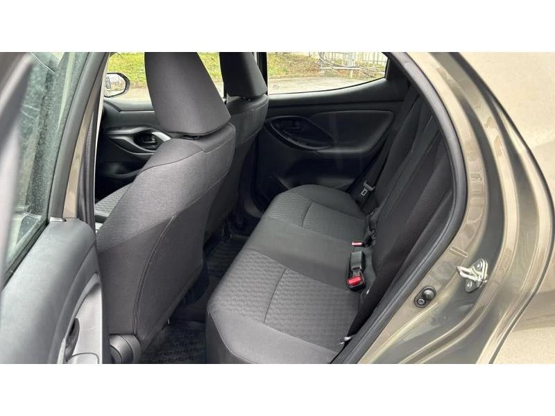 Toyota Yaris 1.5P CVT FANCY, снимка 11 - Автомобили и джипове - 54075465