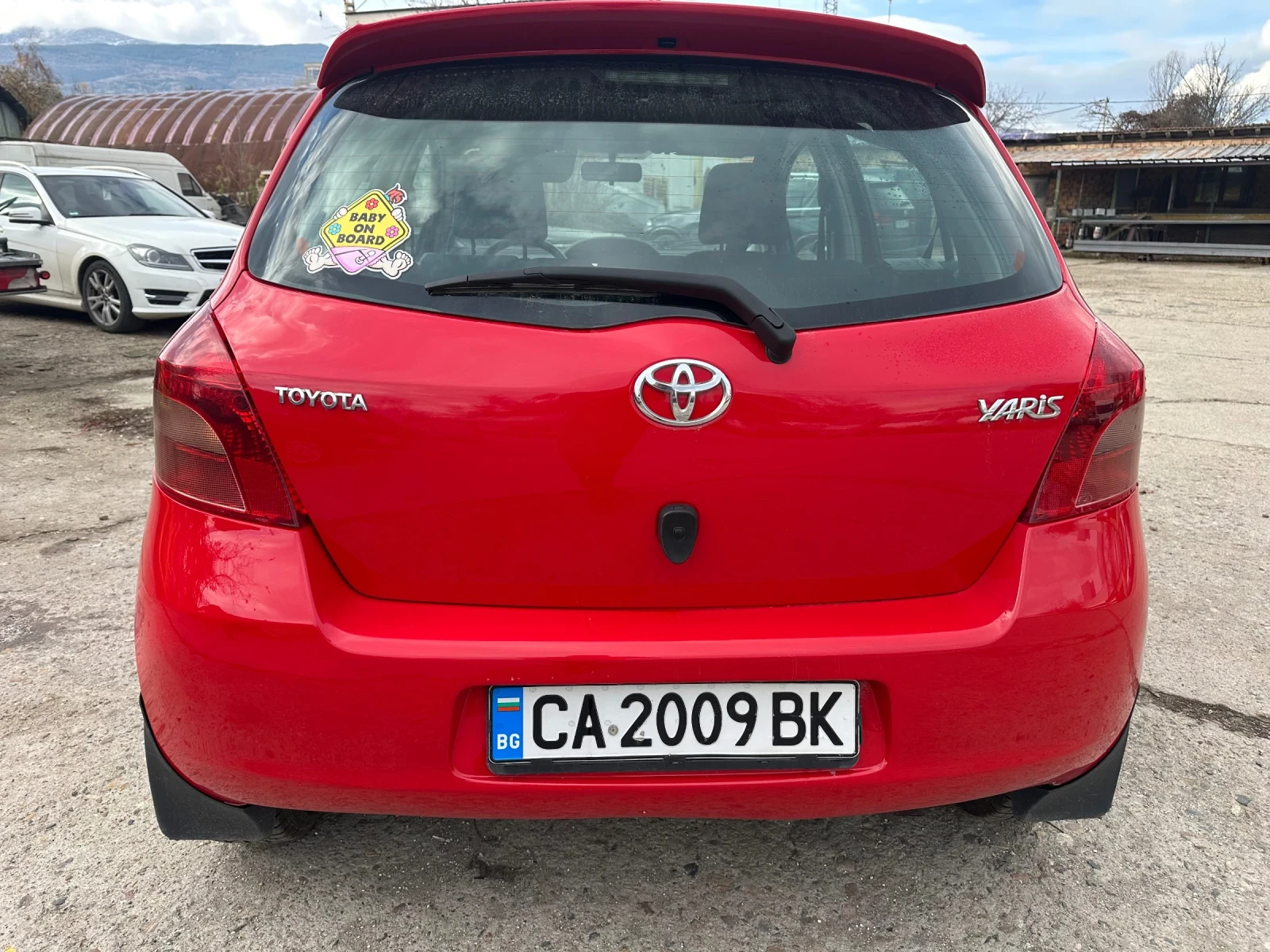Toyota Yaris 1.3 бен Автоматик - изображение 3