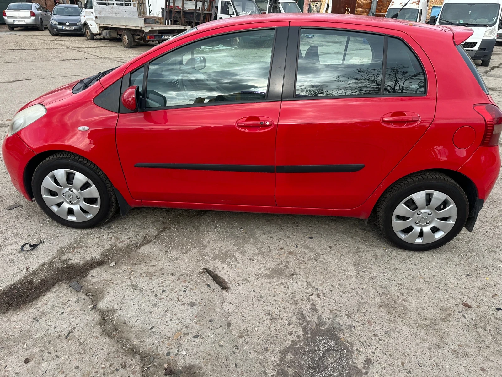 Toyota Yaris 1.3 бен Автоматик - изображение 5