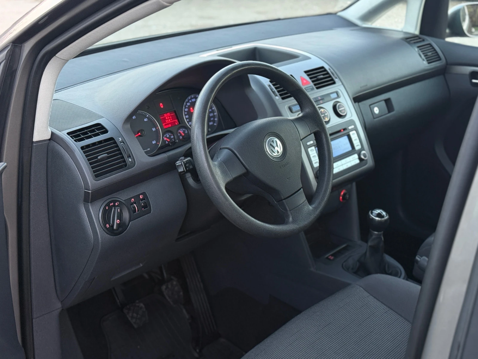 VW Touran 1.9TDI* 90к.с* 6скорости* РЕАЛНИ КИЛОМЕТРИ*  - изображение 9