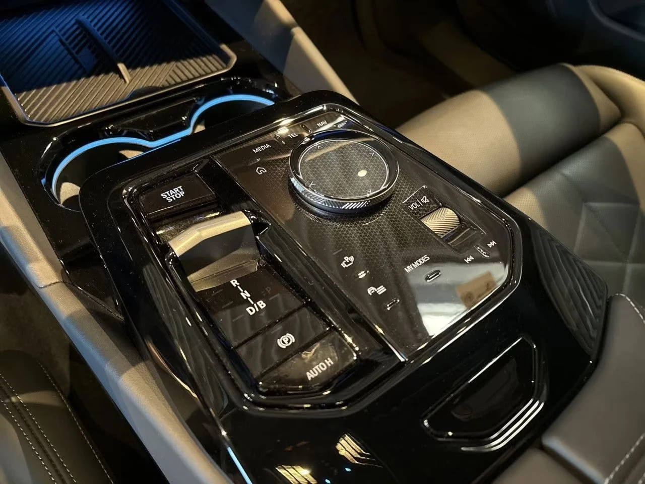 BMW i5 M60 XDRIVE PRO H/K MATT HEAD UP 360-CAM | Mobile.bg � ����������� 10