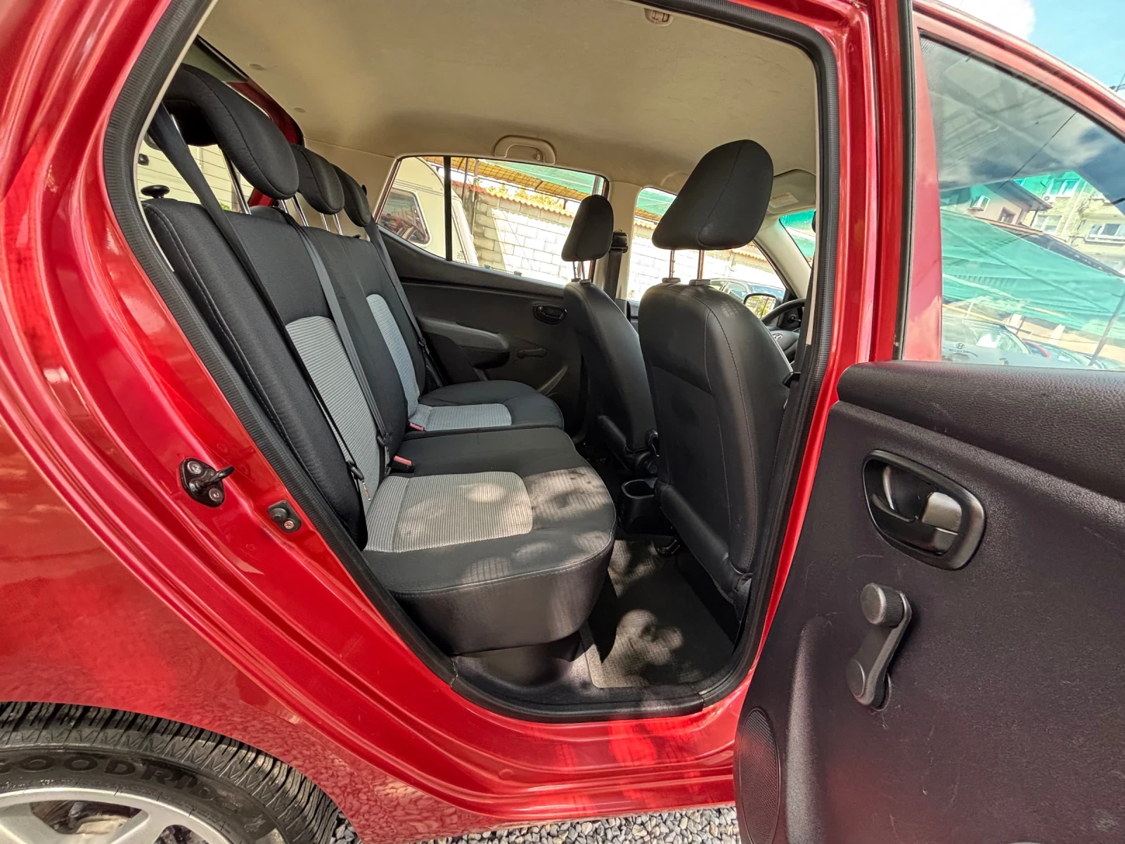 Hyundai I10, снимка 8 - Автомобили и джипове - 54378845