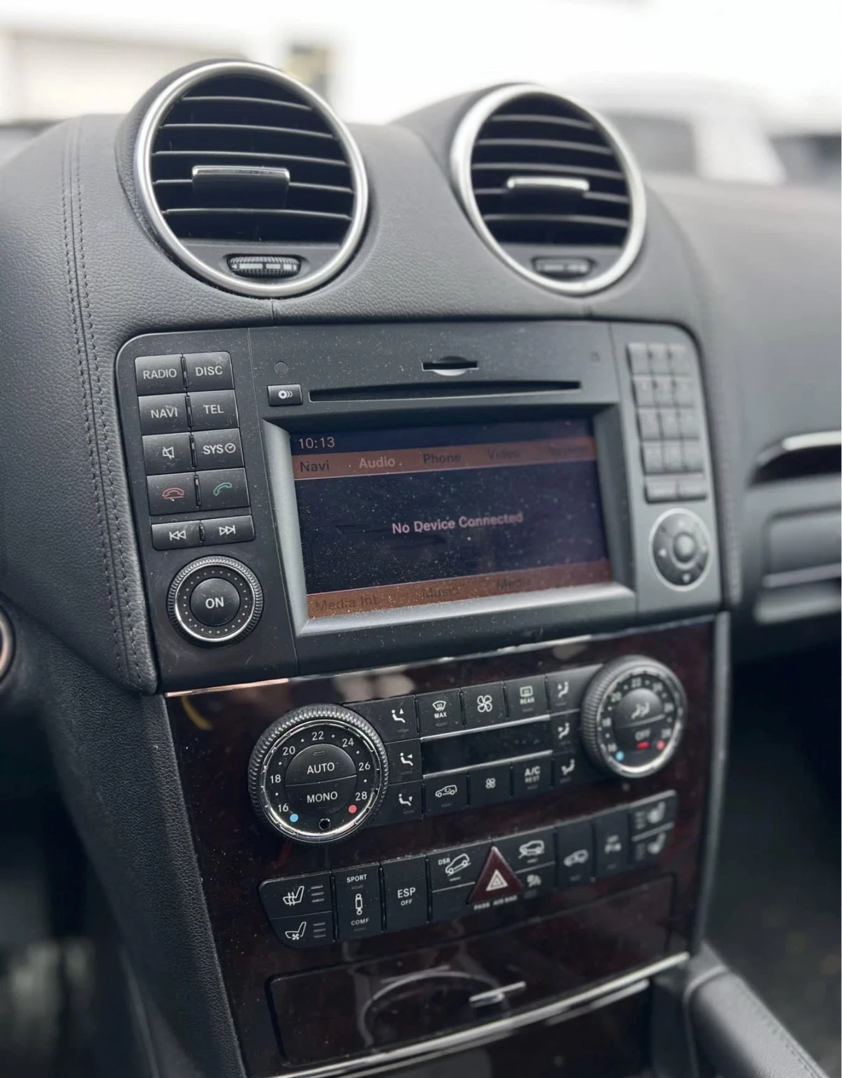 Mercedes-Benz ML 550 AMG / ОБДУХВАНЕ / HARMON KARDON / KEYLESS / CARFAX, снимка 7 - Автомобили и джипове - 54470809