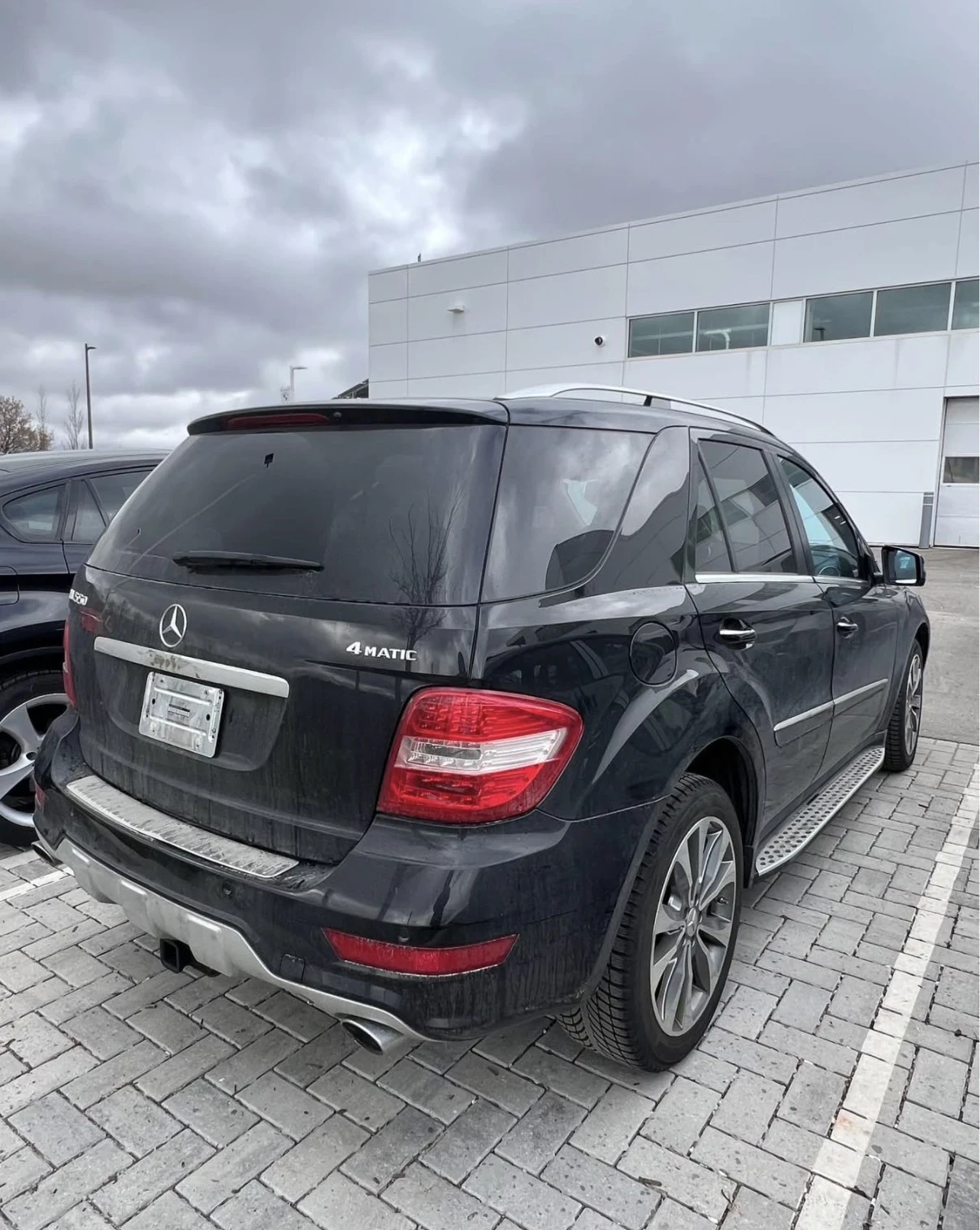 Mercedes-Benz ML 550 AMG / ОБДУХВАНЕ / HARMON KARDON / KEYLESS / CARFAX, снимка 3 - Автомобили и джипове - 54470809