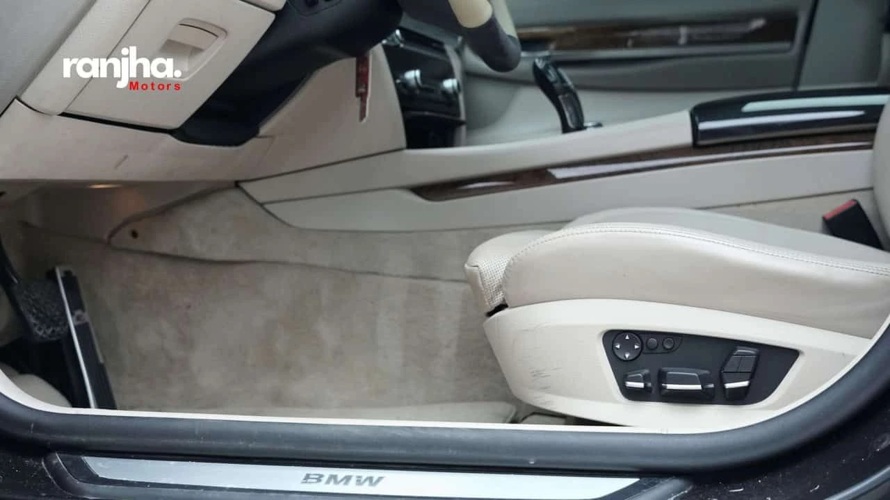BMW 750 * CARFAX * ЦЕНА ДО БГ, снимка 15 - Автомобили и джипове - 54642963