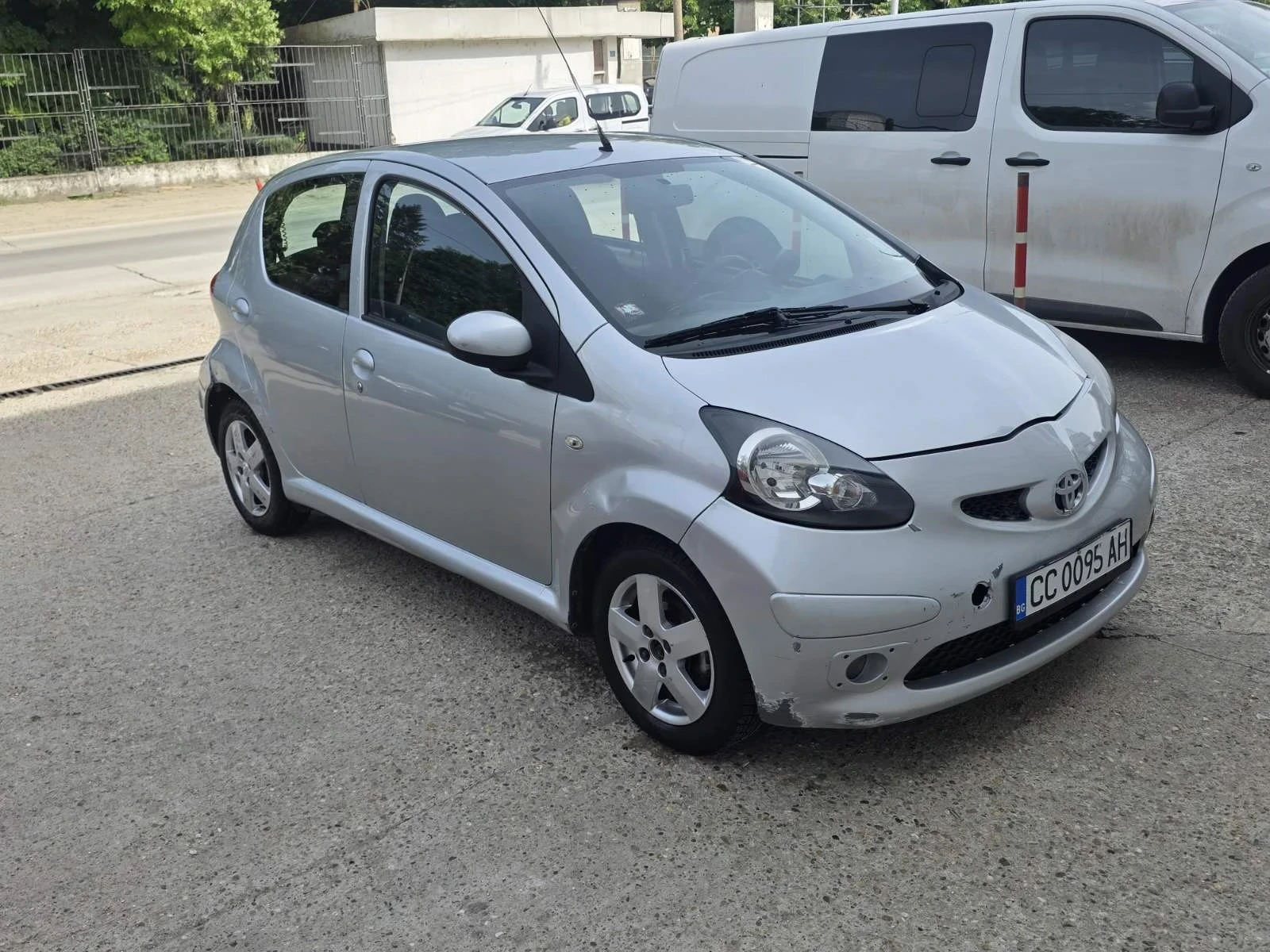 Toyota Aygo, снимка 2 - Автомобили и джипове - 54765914