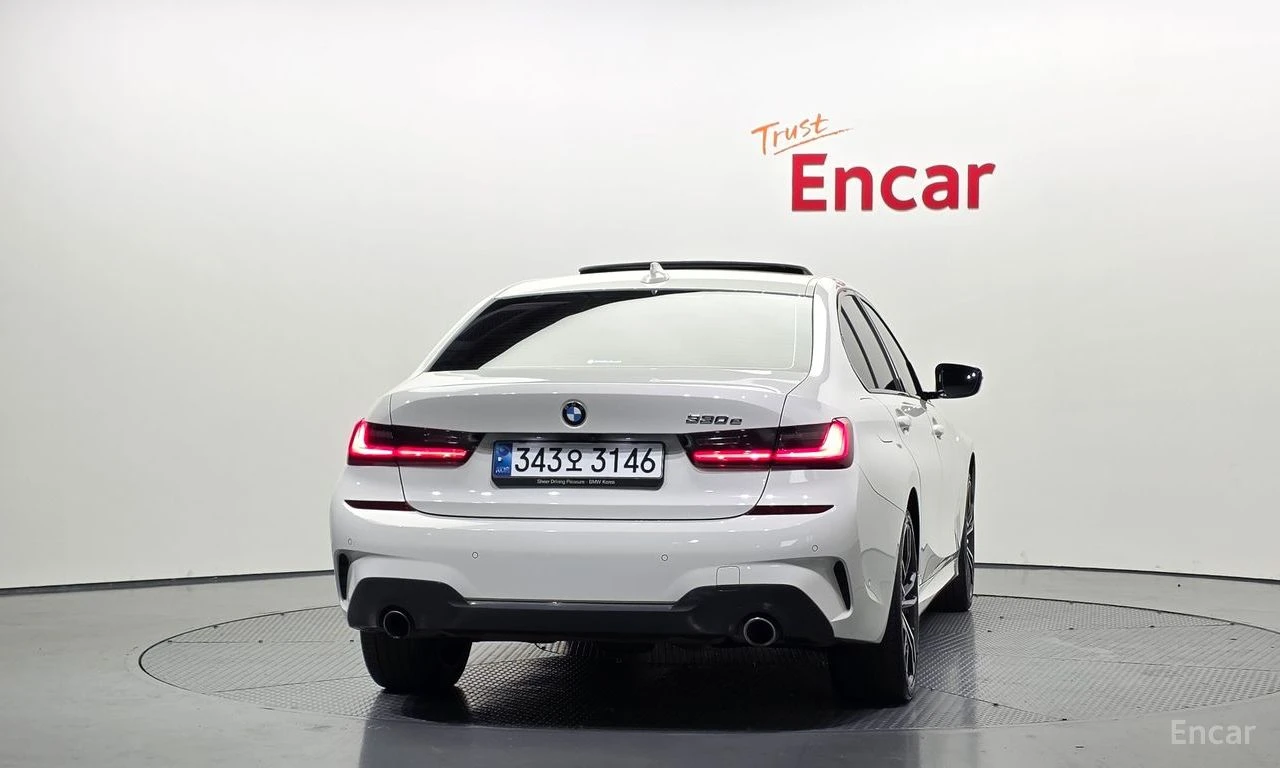 BMW 330 HYBRID* M* SPORT* ПОДГРЕВ* 360КАМЕРА* LANE* ASSIST, снимка 4 - Автомобили и джипове - 54932757