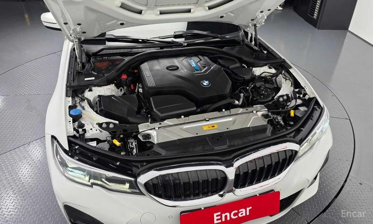 BMW 330 HYBRID* M* SPORT* ПОДГРЕВ* 360КАМЕРА* LANE* ASSIST, снимка 17 - Автомобили и джипове - 54932757