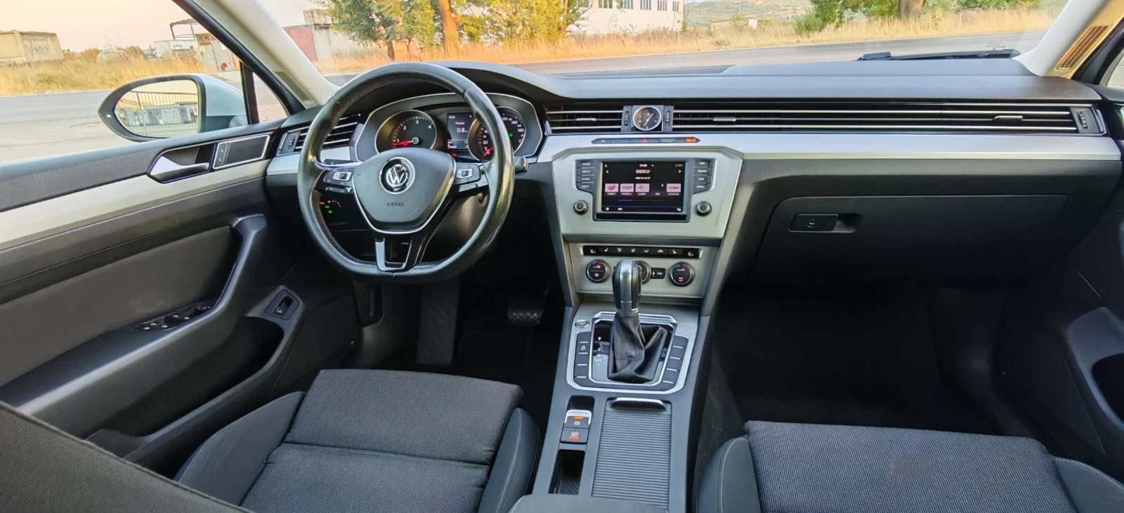 VW Passat 2.0TDI B8 Keyless* Navi* Bluetooth* Isofix* , снимка 8 - Автомобили и джипове - 55669745