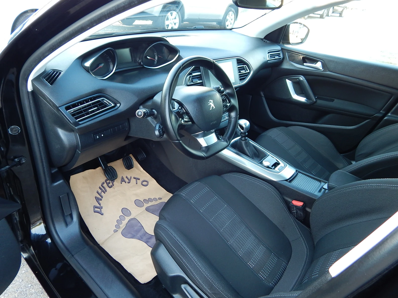 Peugeot 308 1.6HDI* , снимка 9 - Автомобили и джипове - 56131808