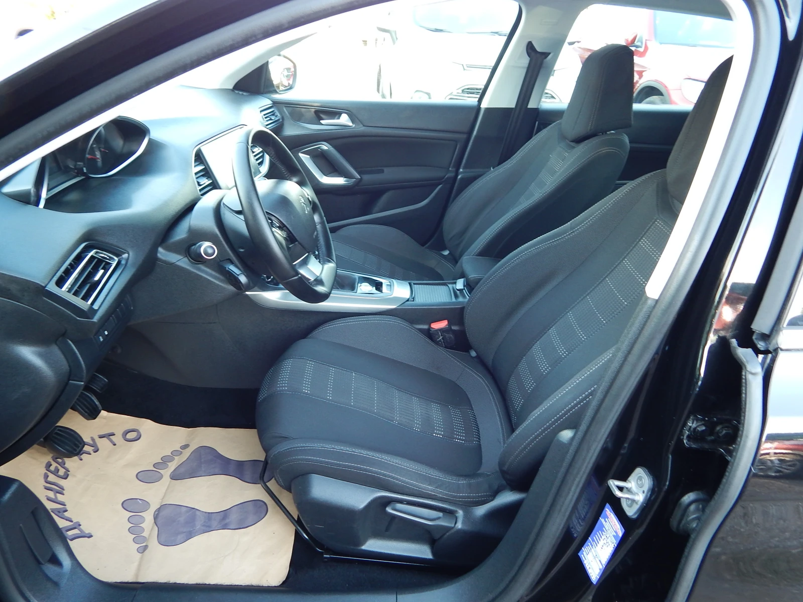 Peugeot 308 1.6HDI* , снимка 10 - Автомобили и джипове - 56131808