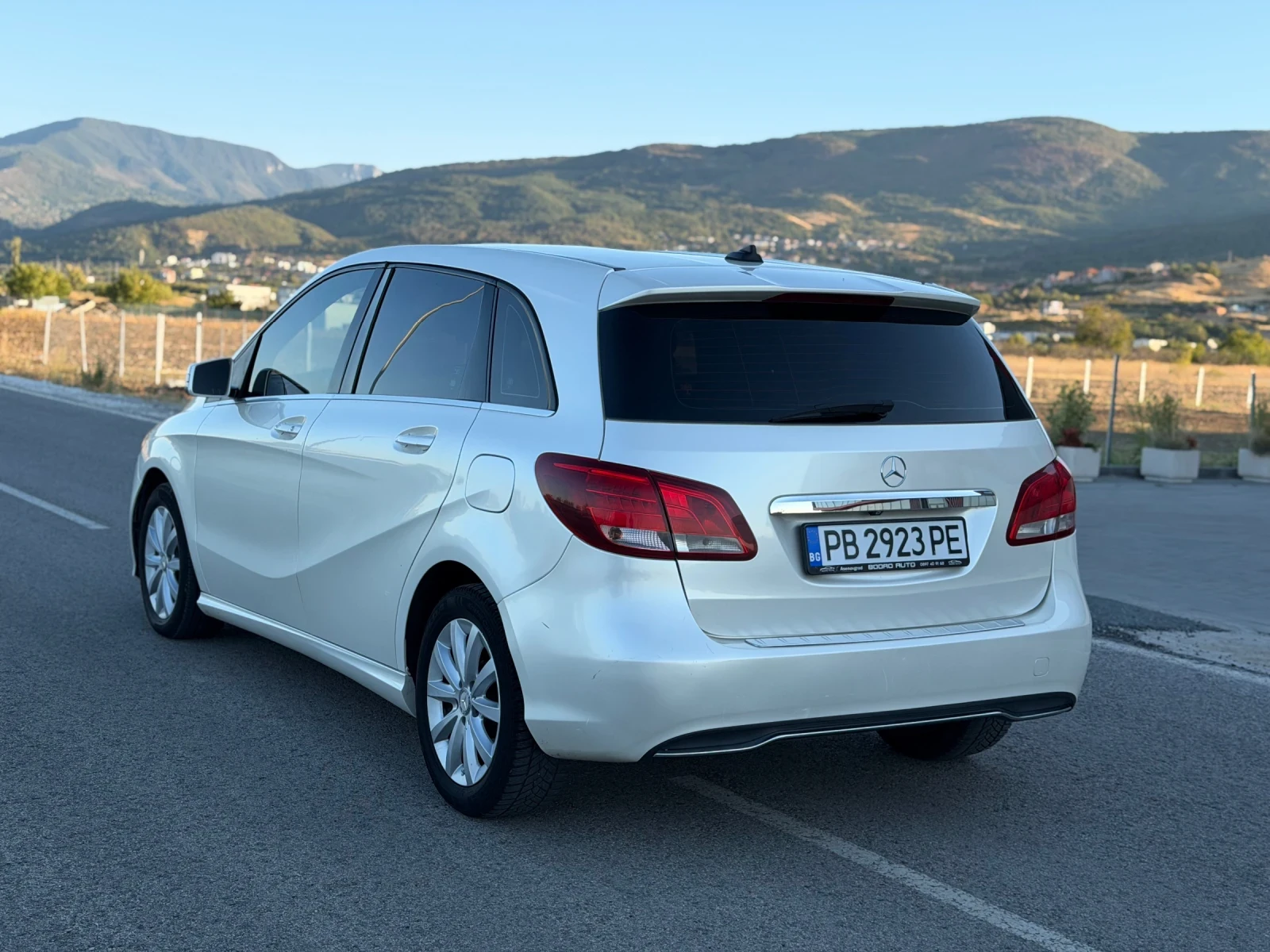 Mercedes-Benz B 180, снимка 3 - Автомобили и джипове - 56132304
