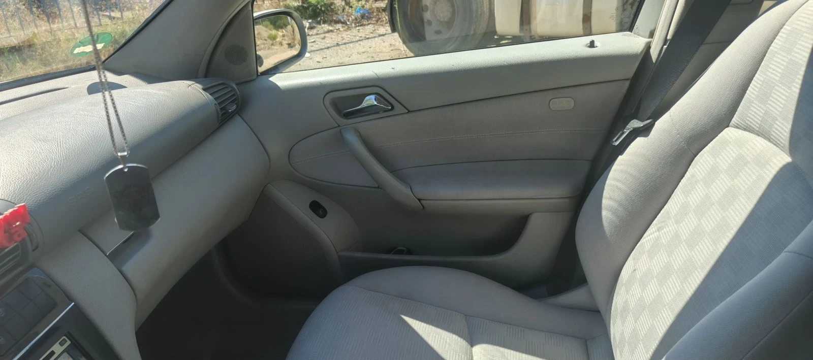 Mercedes-Benz 220 C 220 122 hp, снимка 8 - Автомобили и джипове - 56195761