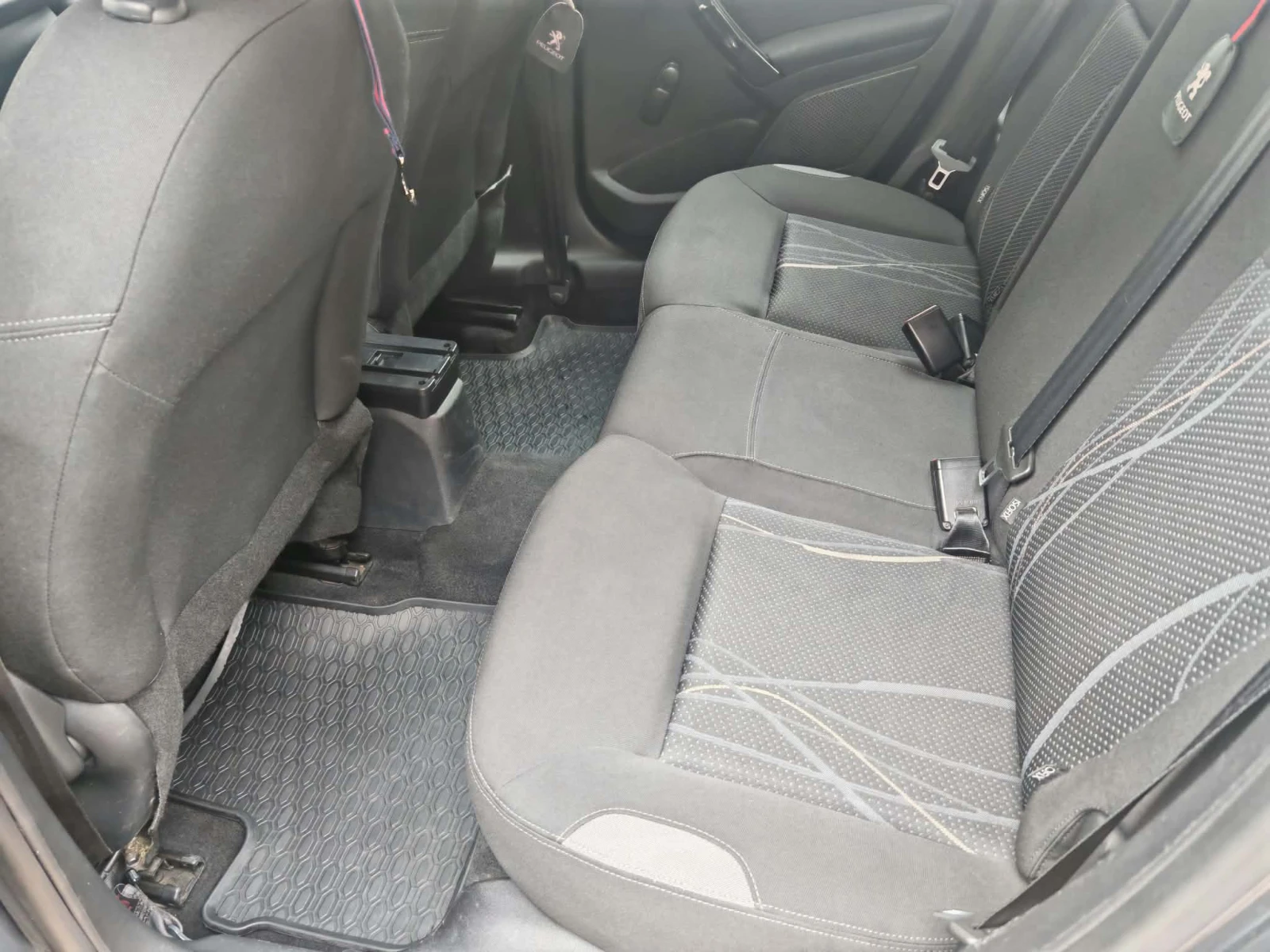 Peugeot 208, снимка 16 - Автомобили и джипове - 56679789