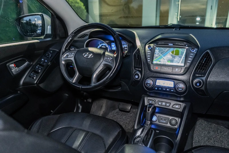 Hyundai Tucson 2.0CRDI-ГАРАНЦИЯ-PREMIUM - FULL-РЕАЛНИ КИЛОМЕТРИ!, снимка 10 - Автомобили и джипове - 47764204