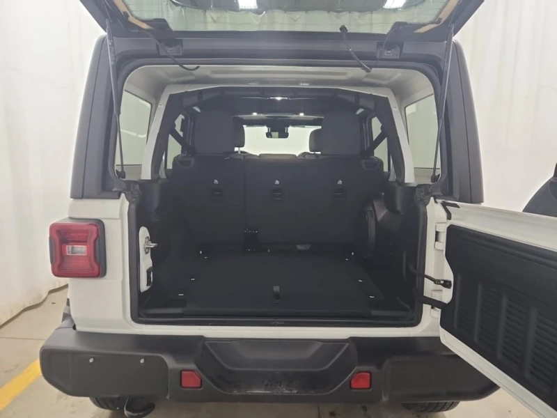 Jeep Wrangler * SAHARA * CARFAX * БЕЗ ПЪРВОНАЧАЛНА ВНОСКА, снимка 16 - Автомобили и джипове - 52929560