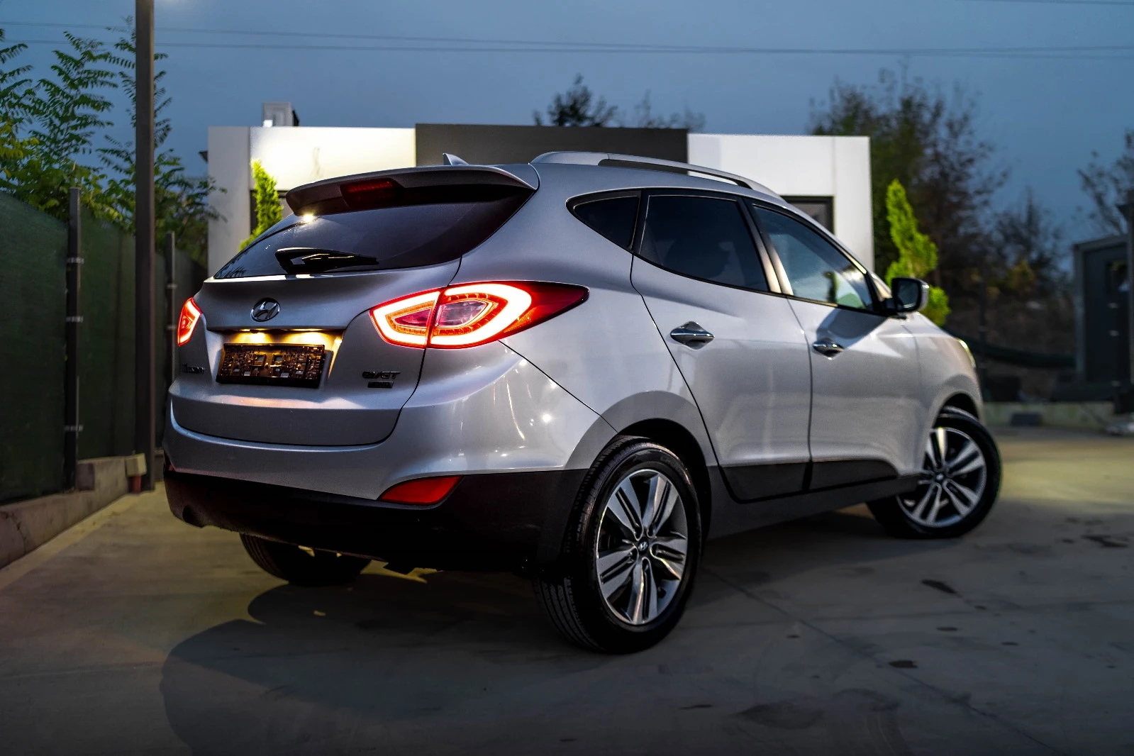 Hyundai Tucson 2.0CRDI-ГАРАНЦИЯ-PREMIUM - FULL-РЕАЛНИ КИЛОМЕТРИ! - изображение 5