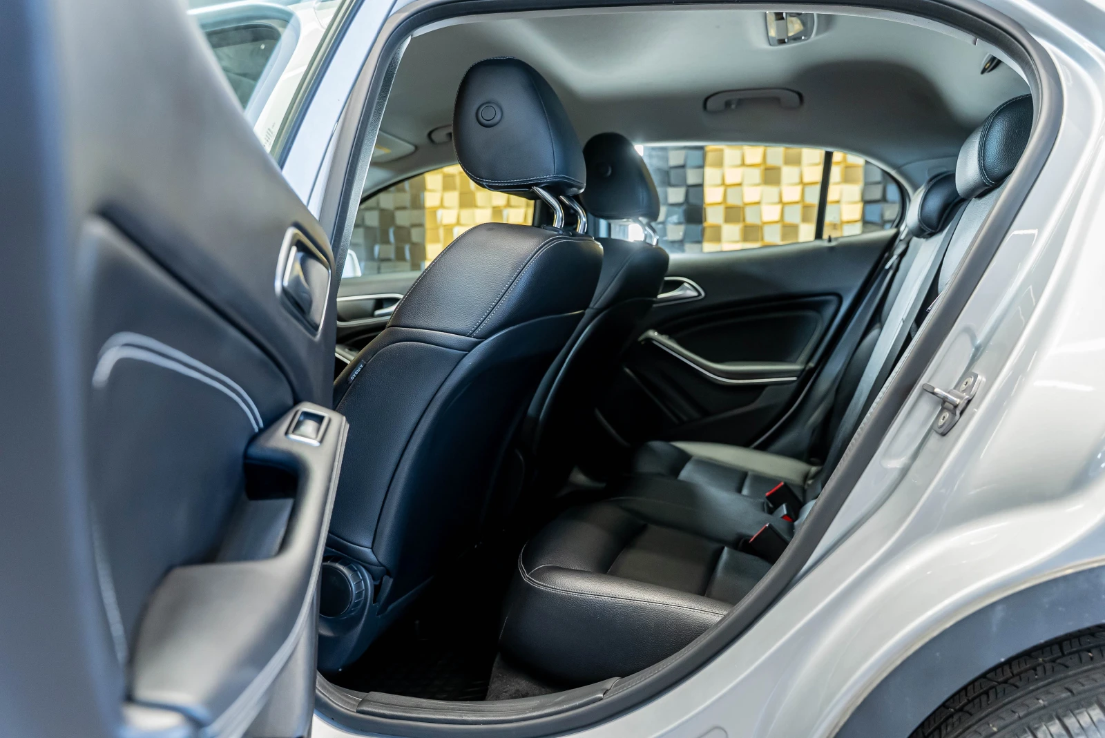 Mercedes-Benz GLA 200 D Aitomatic, снимка 16 - Автомобили и джипове - 53719893