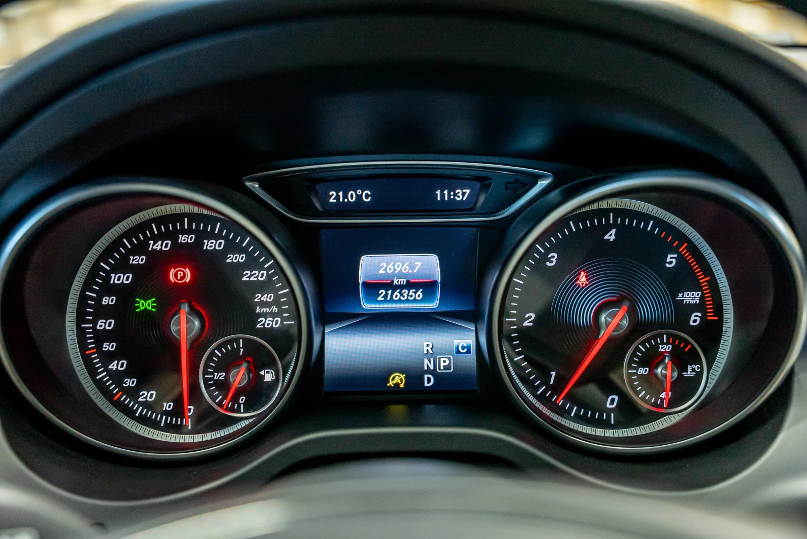 Mercedes-Benz GLA 200 D Aitomatic, снимка 12 - Автомобили и джипове - 53719893