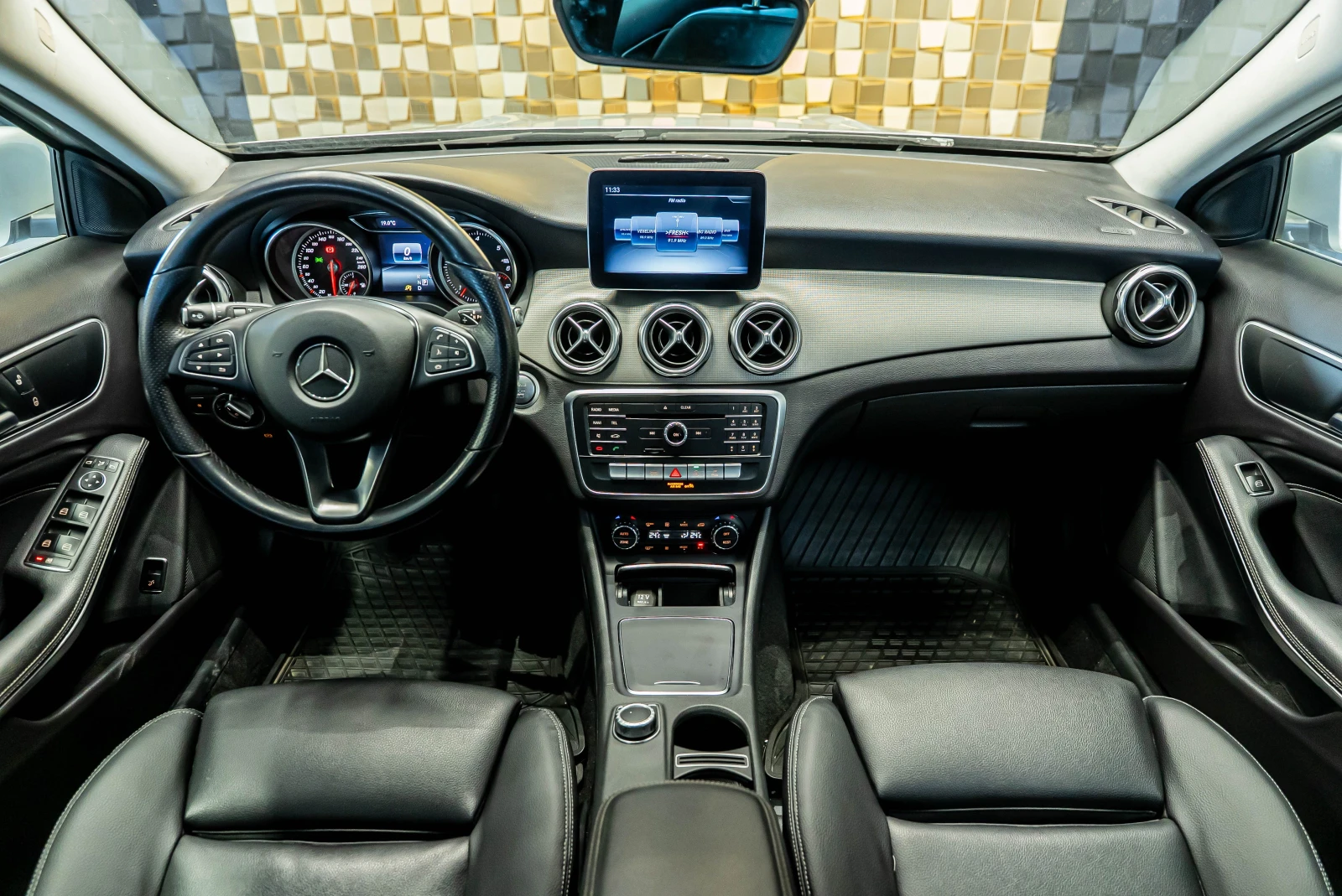 Mercedes-Benz GLA 200 D Aitomatic, снимка 9 - Автомобили и джипове - 53719893