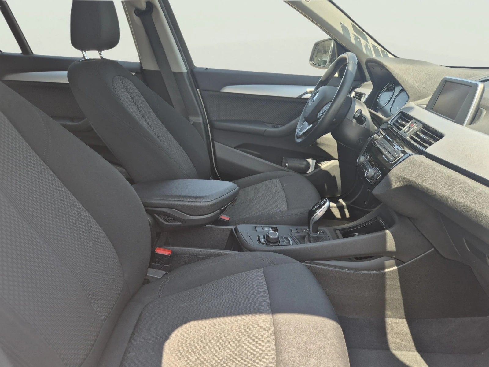 BMW X1 1.5 i, снимка 10 - Автомобили и джипове - 54795654