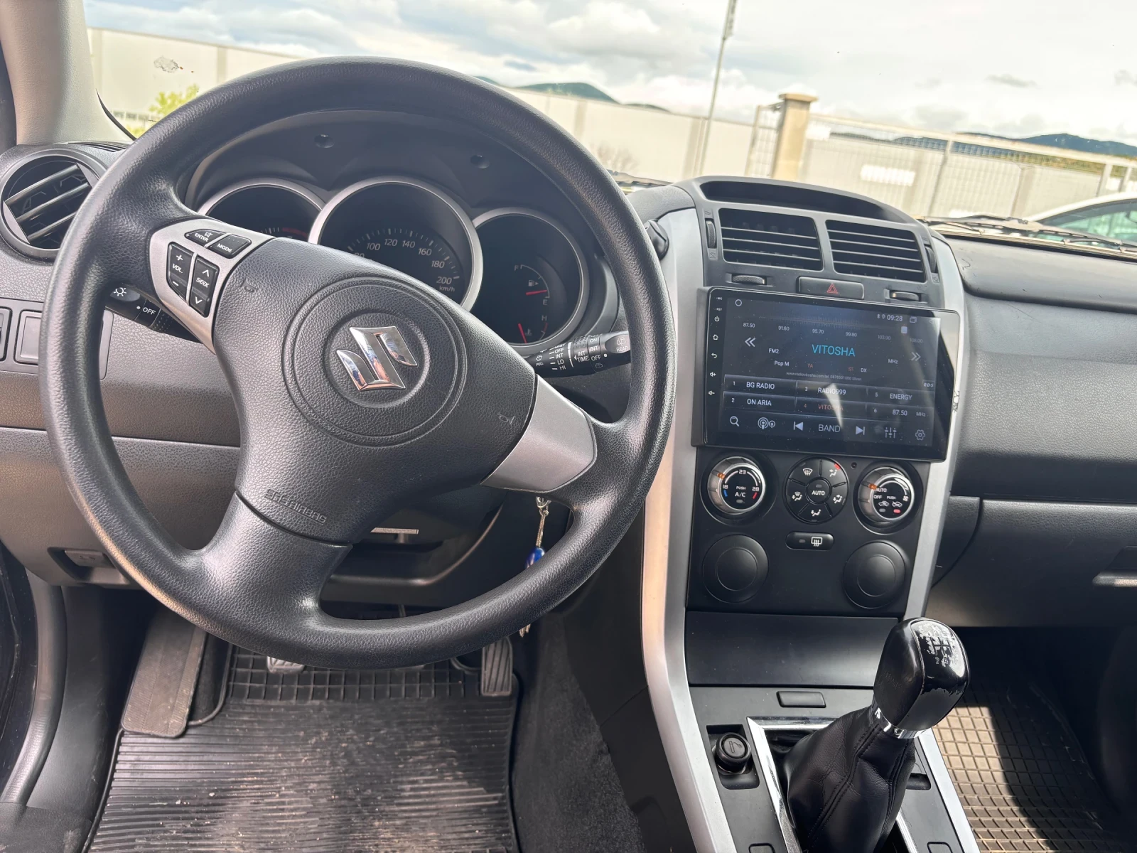 Suzuki Vitara 1.6 Бензин, снимка 10 - Автомобили и джипове - 54878783