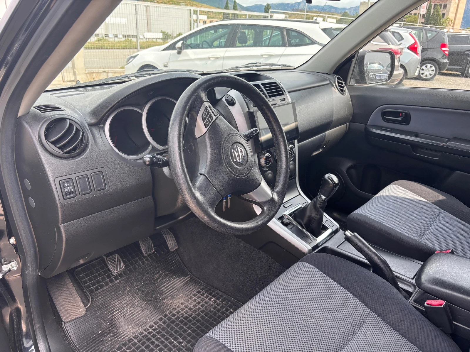 Suzuki Vitara 1.6 Бензин, снимка 6 - Автомобили и джипове - 54878783