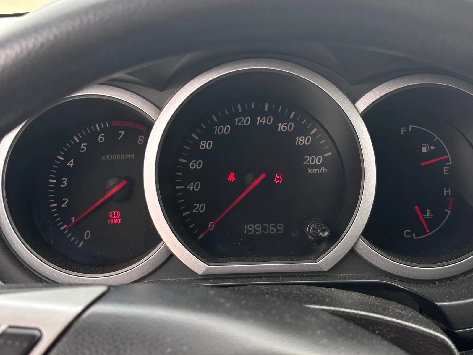 Suzuki Vitara 1.6 Бензин, снимка 11 - Автомобили и джипове - 54878783