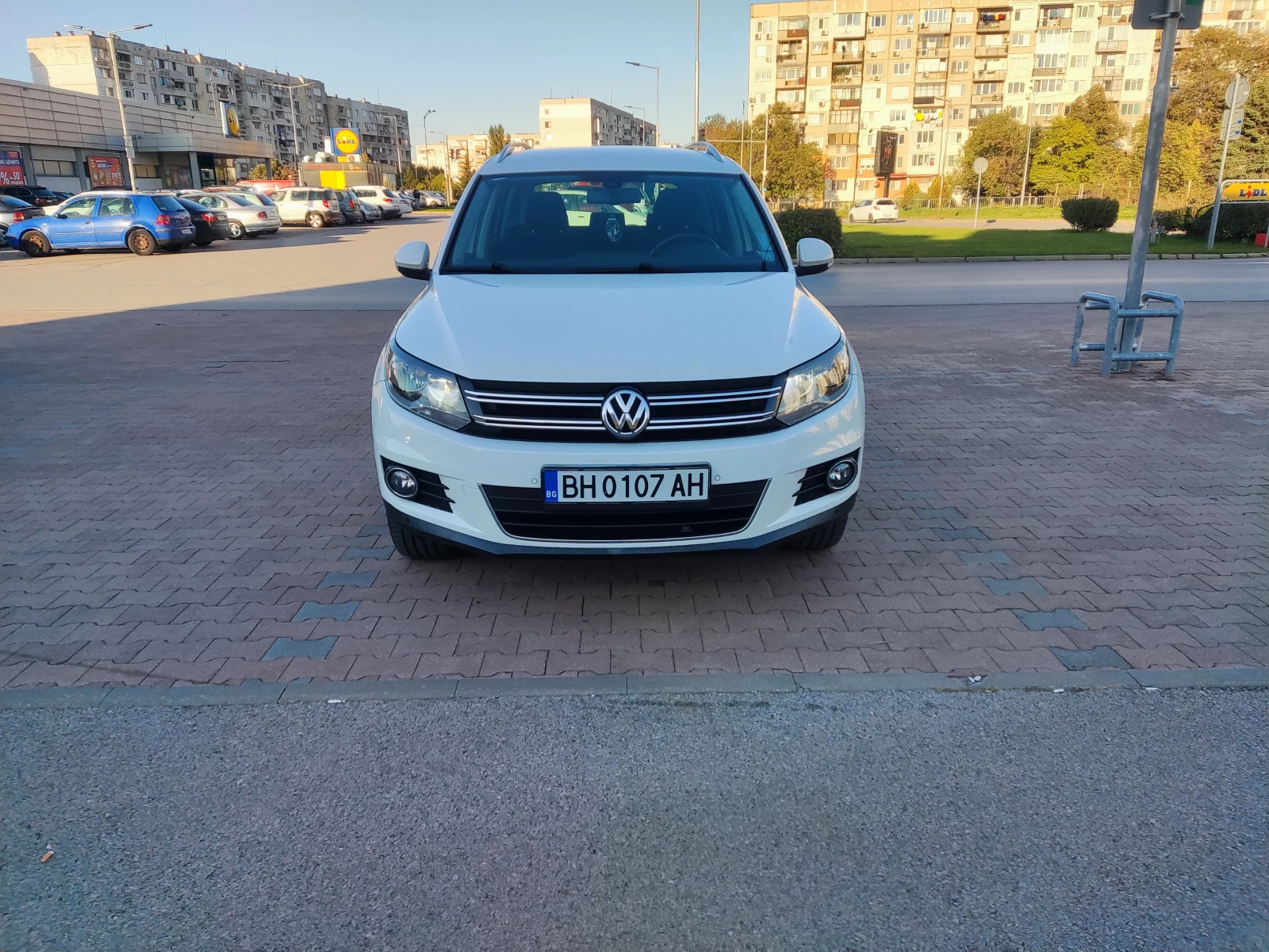 VW Tiguan 2.0 TDI (140 к.с.) Sport&Style | DSG | 2011 г. , снимка 2 - Автомобили и джипове - 55269083