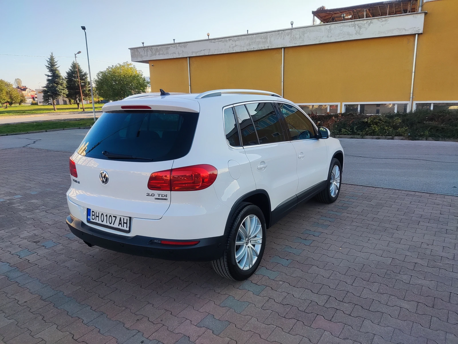 VW Tiguan 2.0 TDI (140 к.с.) Sport&Style | DSG | 2011 г. , снимка 8 - Автомобили и джипове - 55269083