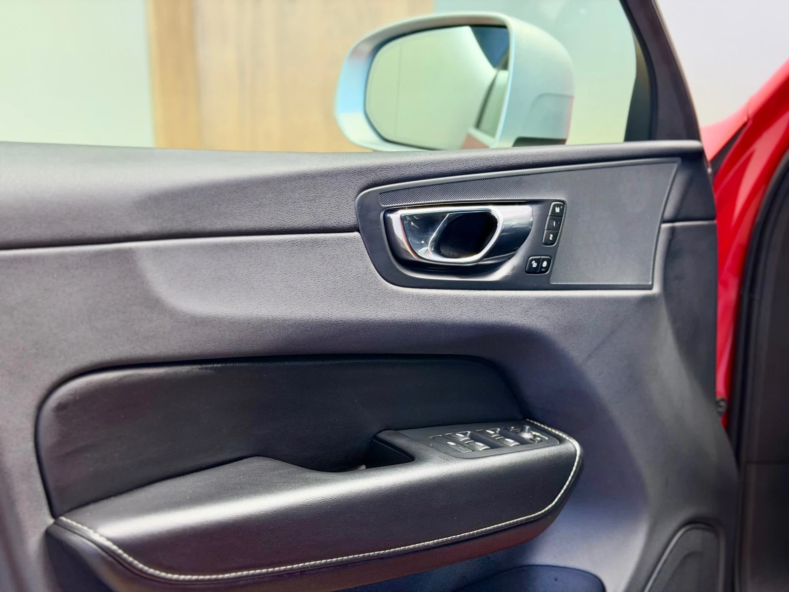Volvo XC60 R DESIGN 1-ви Собственик НОВ от Мото Пфое Бургас, снимка 6 - Автомобили и джипове - 55409266