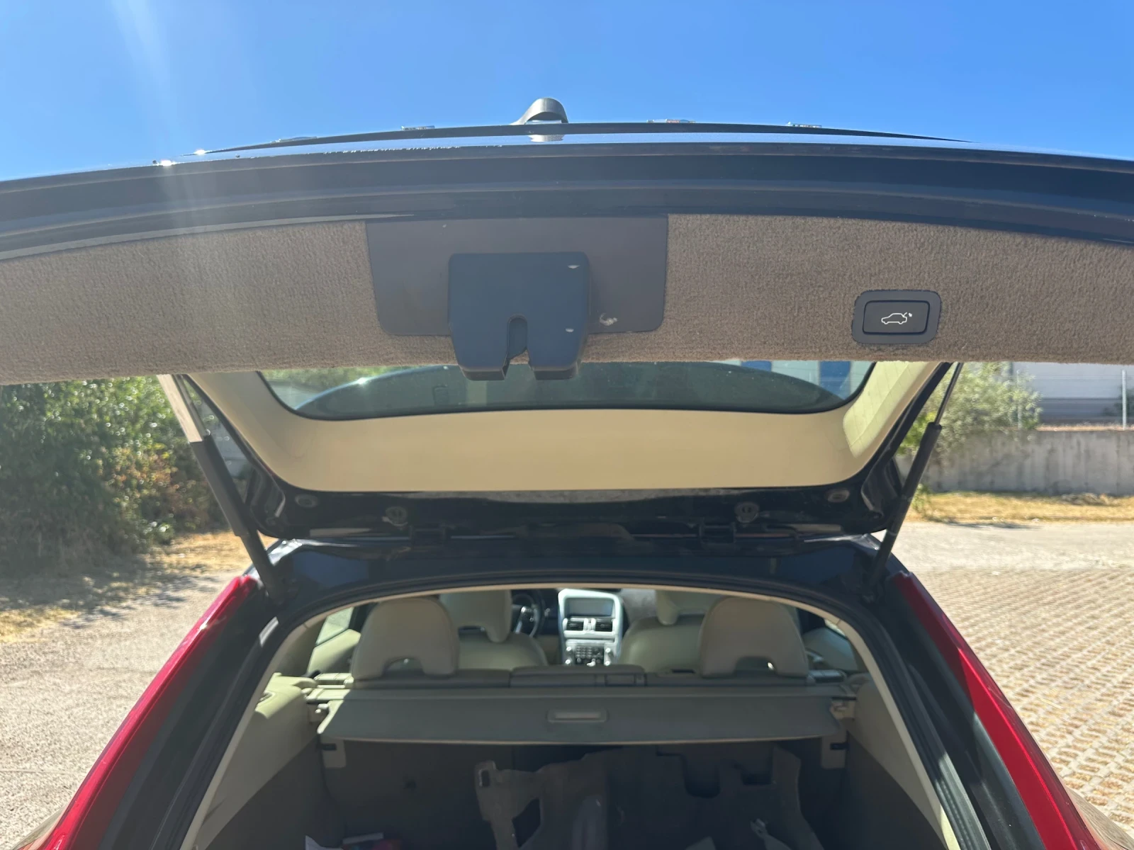 Volvo XC60 2.4 D5 AWD, снимка 13 - Автомобили и джипове - 55741583