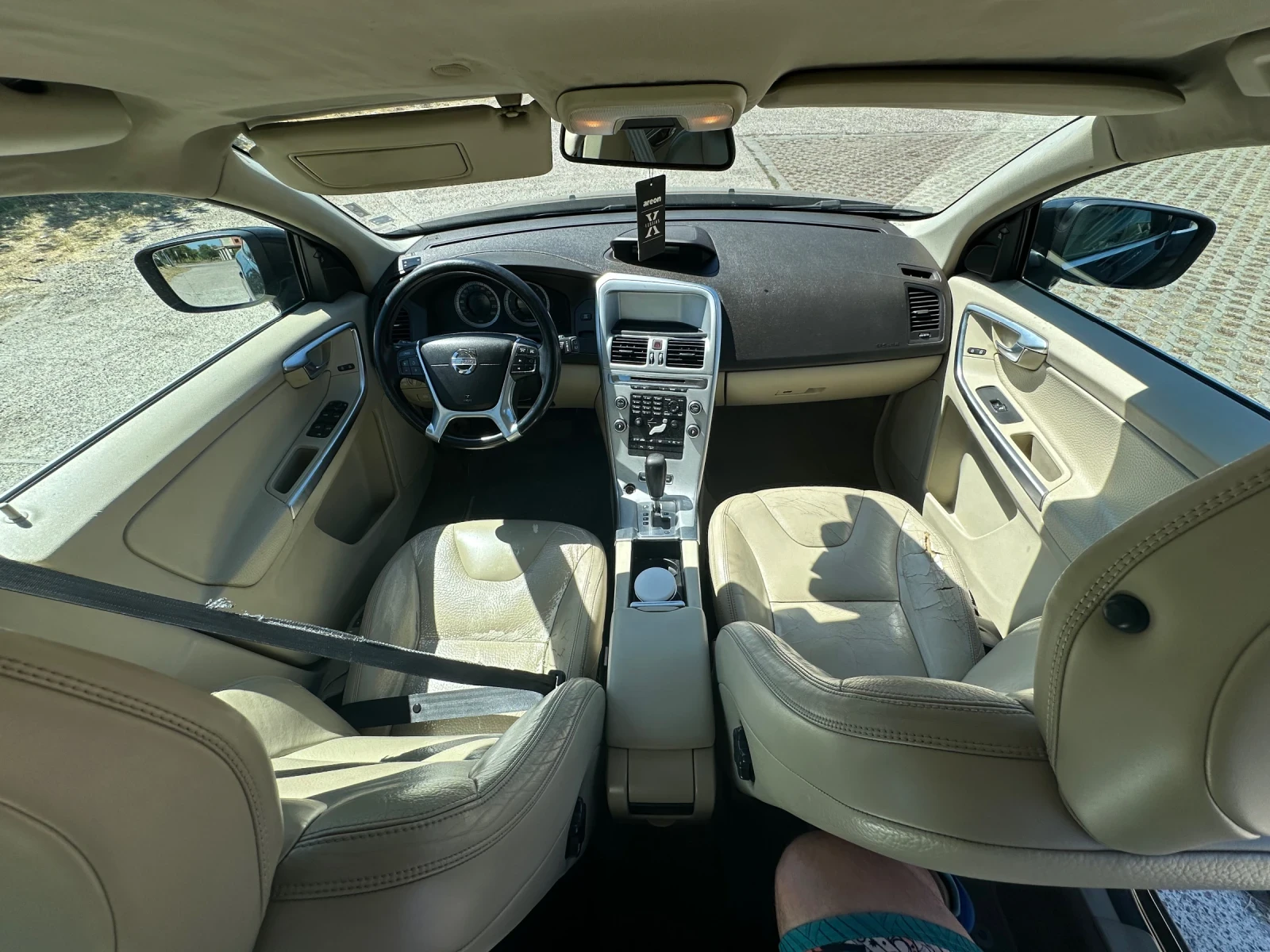 Volvo XC60 2.4 D5 AWD, снимка 9 - Автомобили и джипове - 55741583