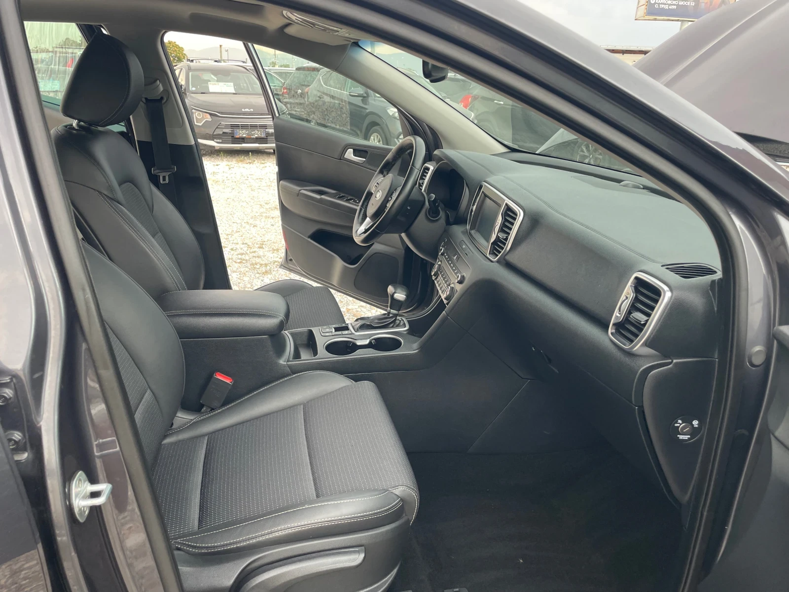 Kia Sportage, снимка 13 - Автомобили и джипове - 55790461