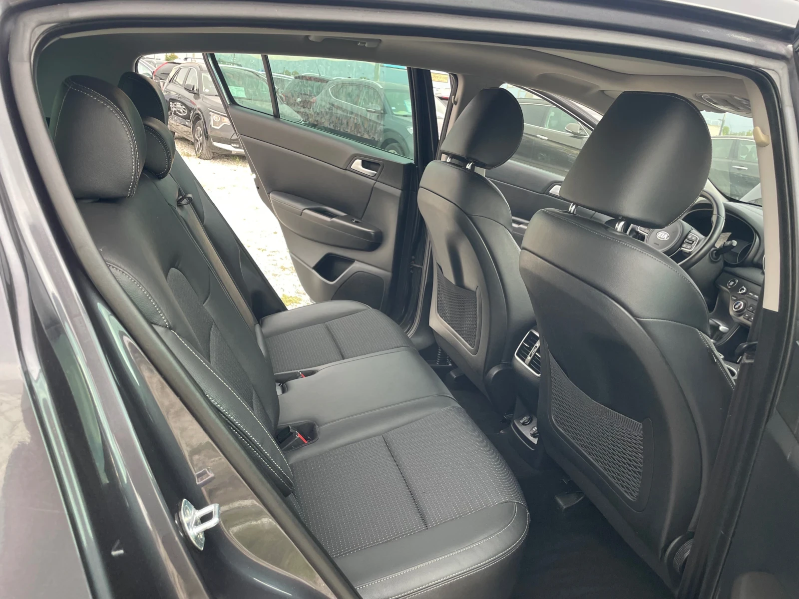 Kia Sportage, снимка 14 - Автомобили и джипове - 55790461