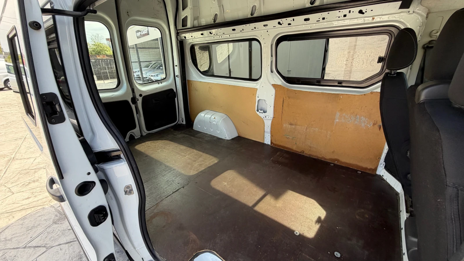 Opel Vivaro, снимка 14 - Бусове и автобуси - 56164195