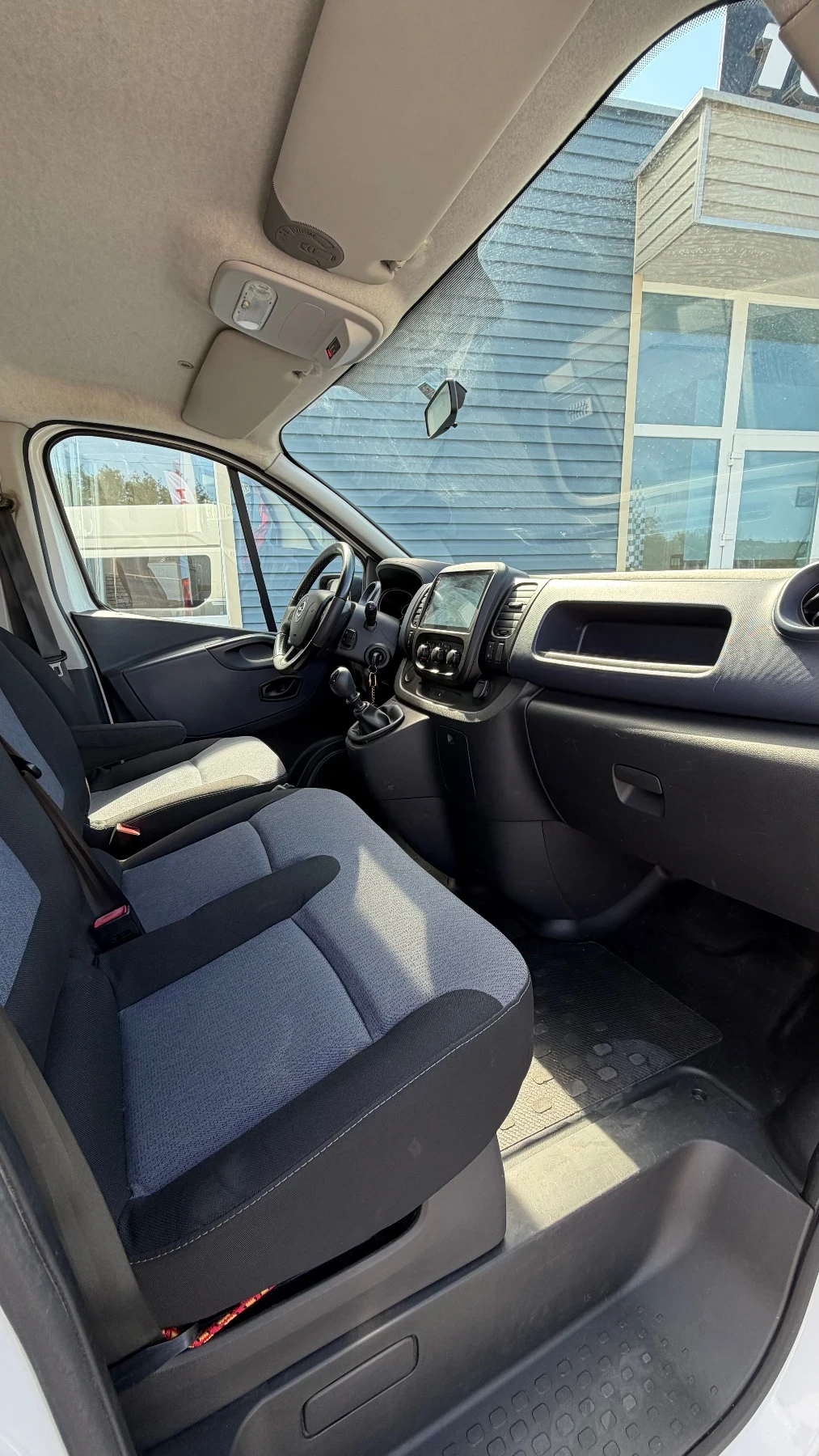 Opel Vivaro, снимка 10 - Бусове и автобуси - 56164195