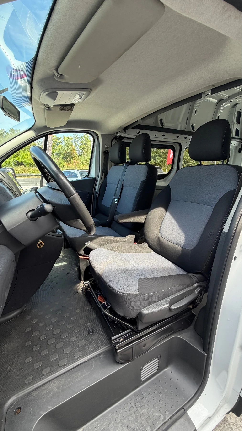 Opel Vivaro, снимка 9 - Бусове и автобуси - 56164195