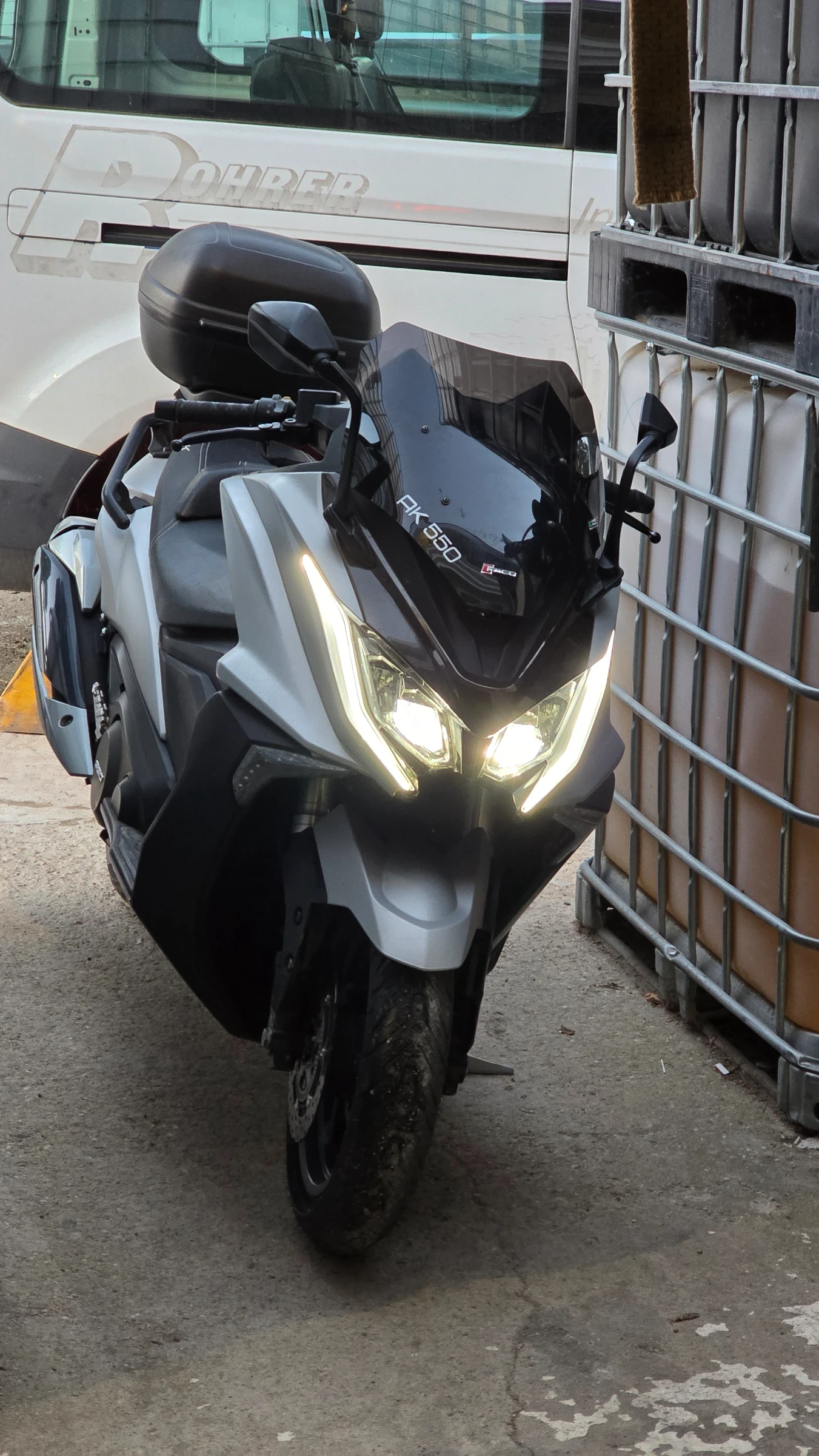Kymco AK 550
